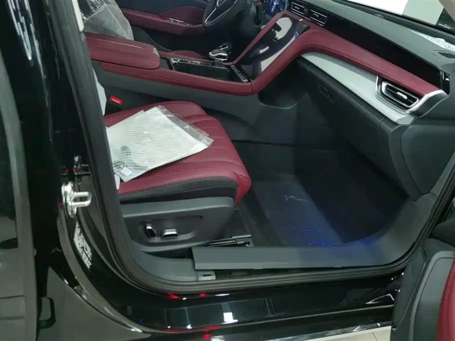 Hongqi H5 PHEV 2025 130