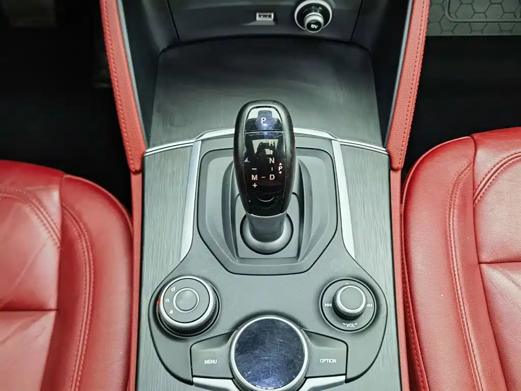 Alfa Romeo Stelvio — миниатюра 13