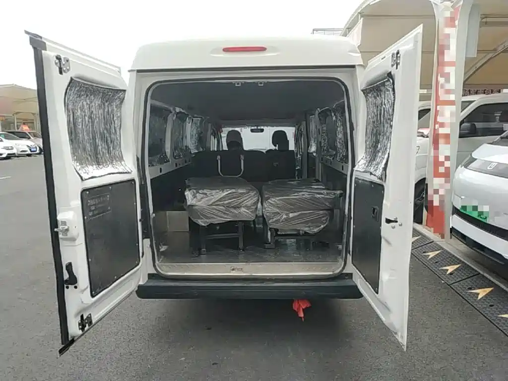 予风汽车 予风黄金仓 — миниатюра 19