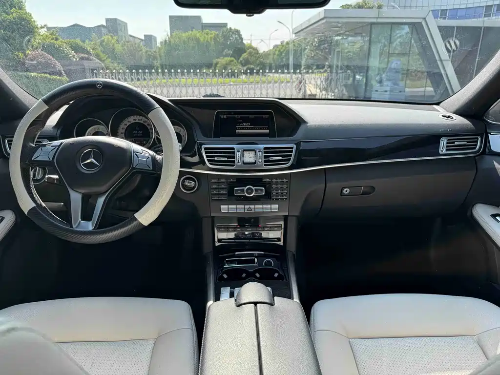 Mercedes-Benz E-Class — миниатюра 5