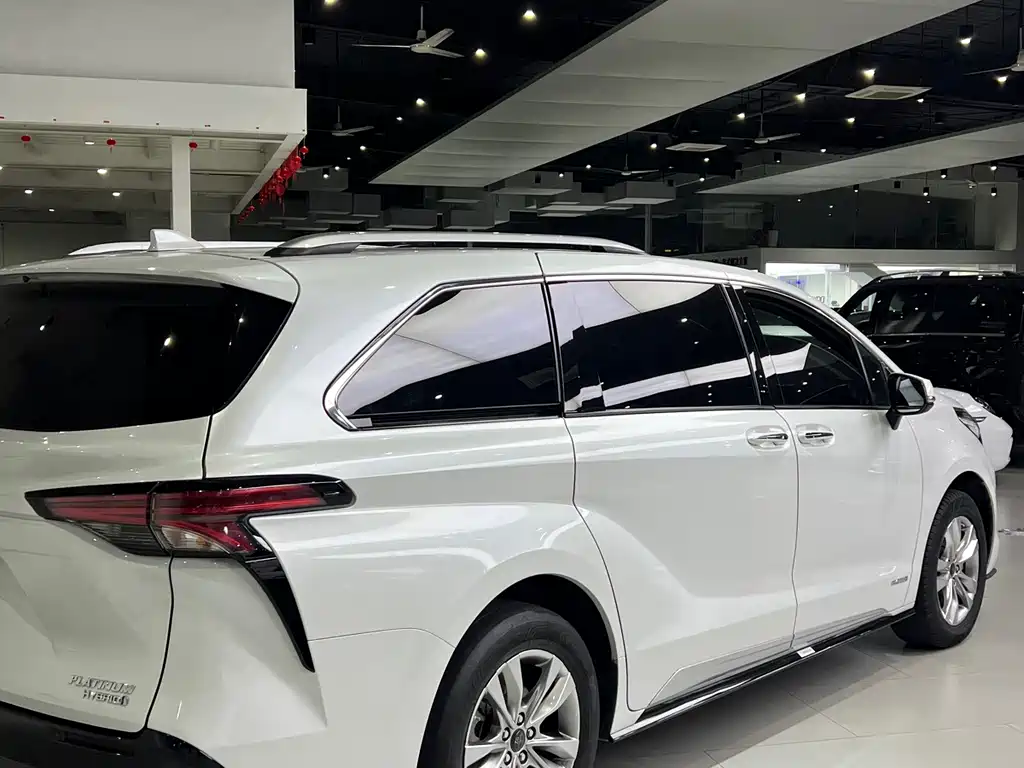 Toyota Sienna — миниатюра 7