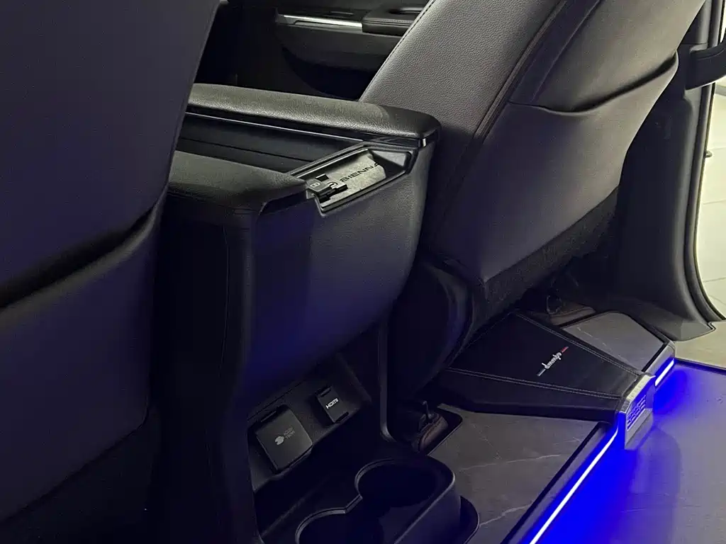 Toyota Sienna — миниатюра 11