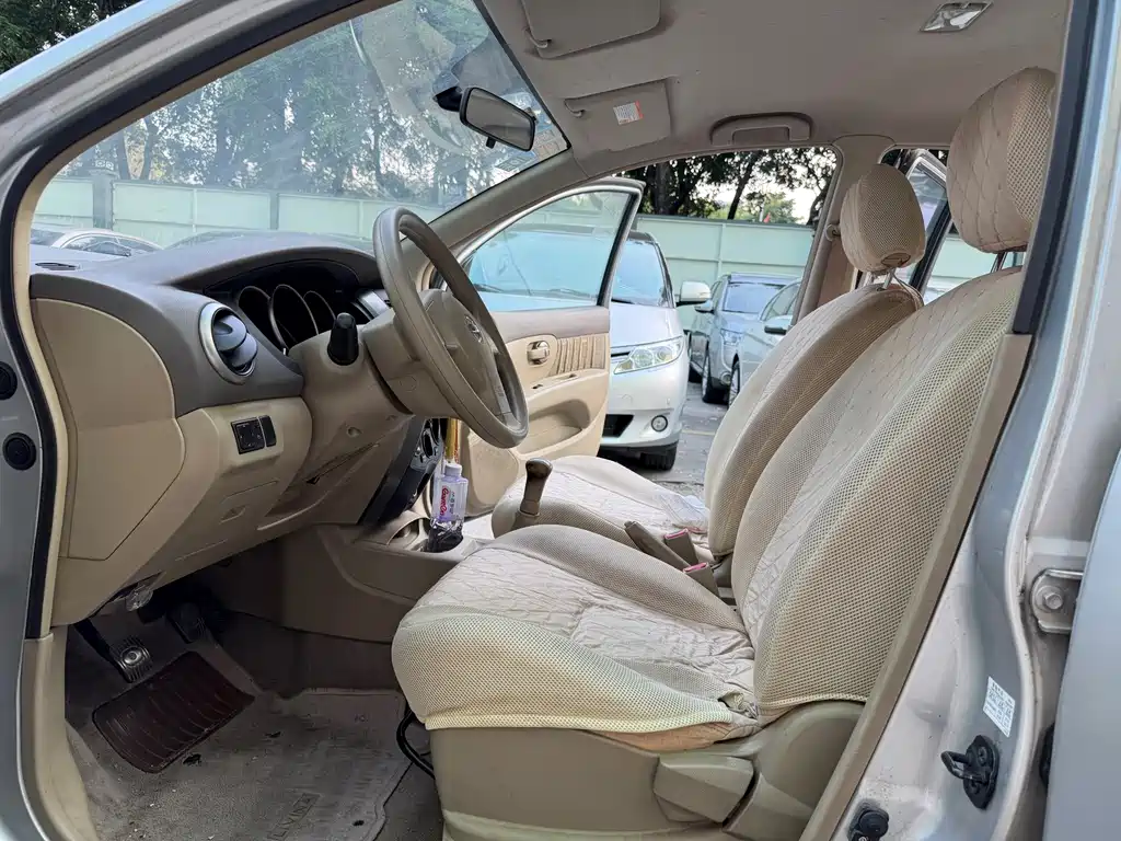 Nissan Livina — миниатюра 7