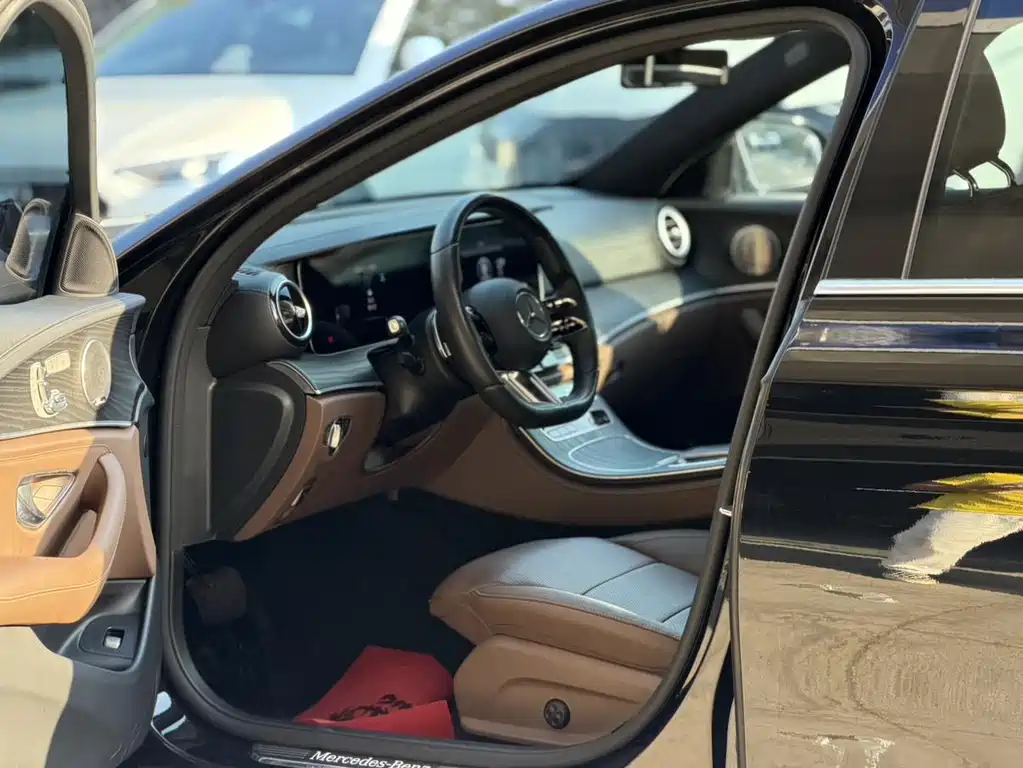 Mercedes-Benz E-Class — миниатюра 10