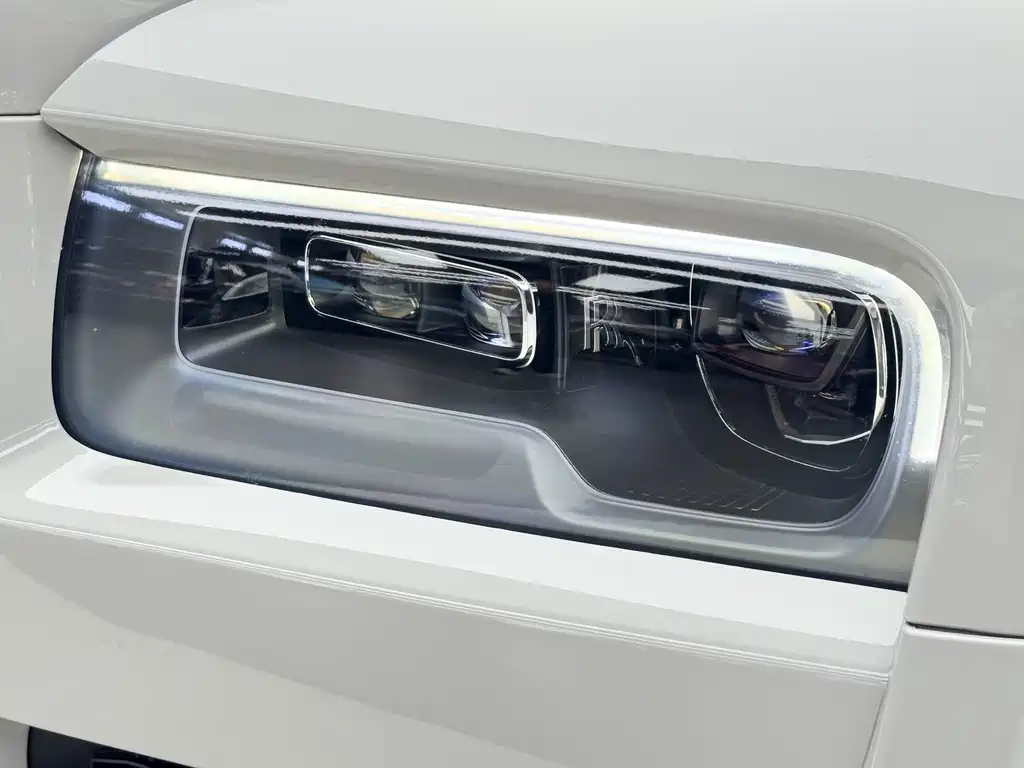 Rolls-Royce Cullinan 2021 мест