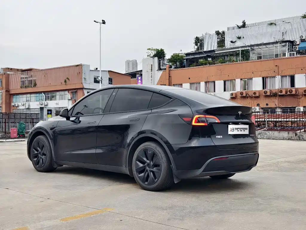Tesla Model Y — фотографии объявления, Фото 13