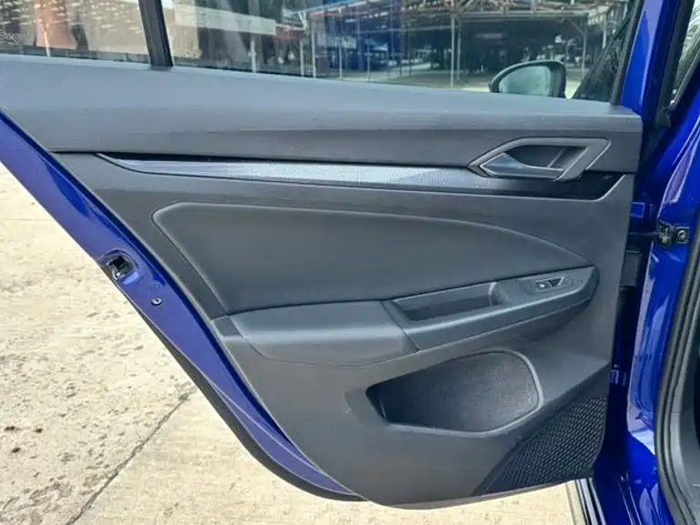 Volkswagen Golf — миниатюра 18
