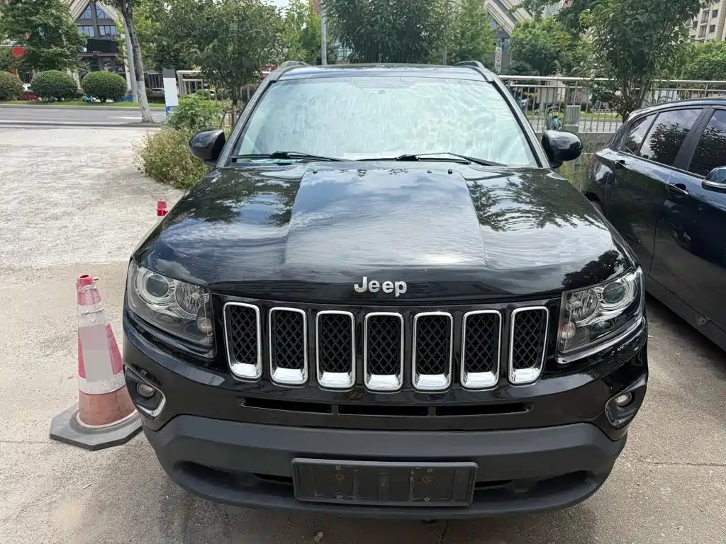 Jeep Compass (Import) — миниатюра 2