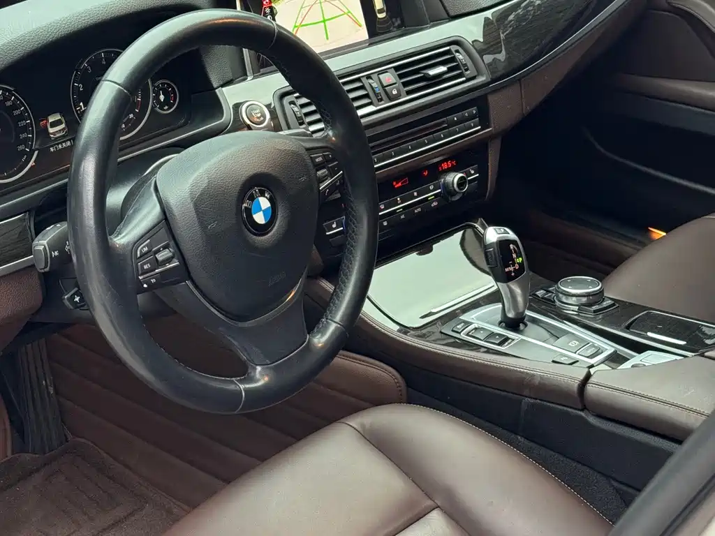 BMW 5 Series — миниатюра 7