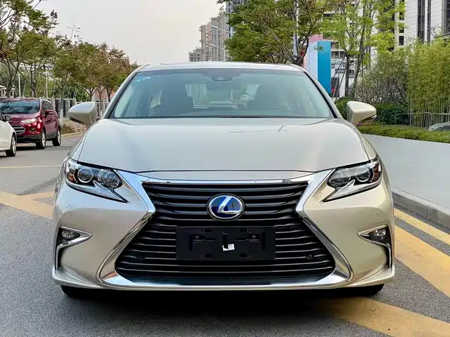 2017 Lexus ES
