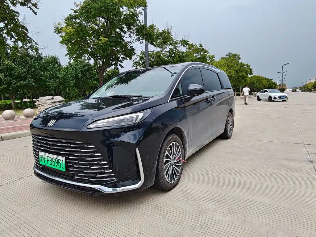 Buick GL8 Hybrid — миниатюра 2