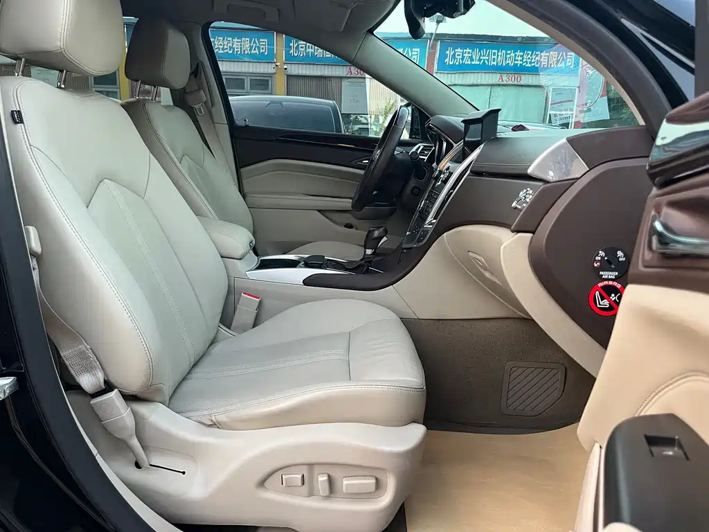 Cadillac SRX — миниатюра 9