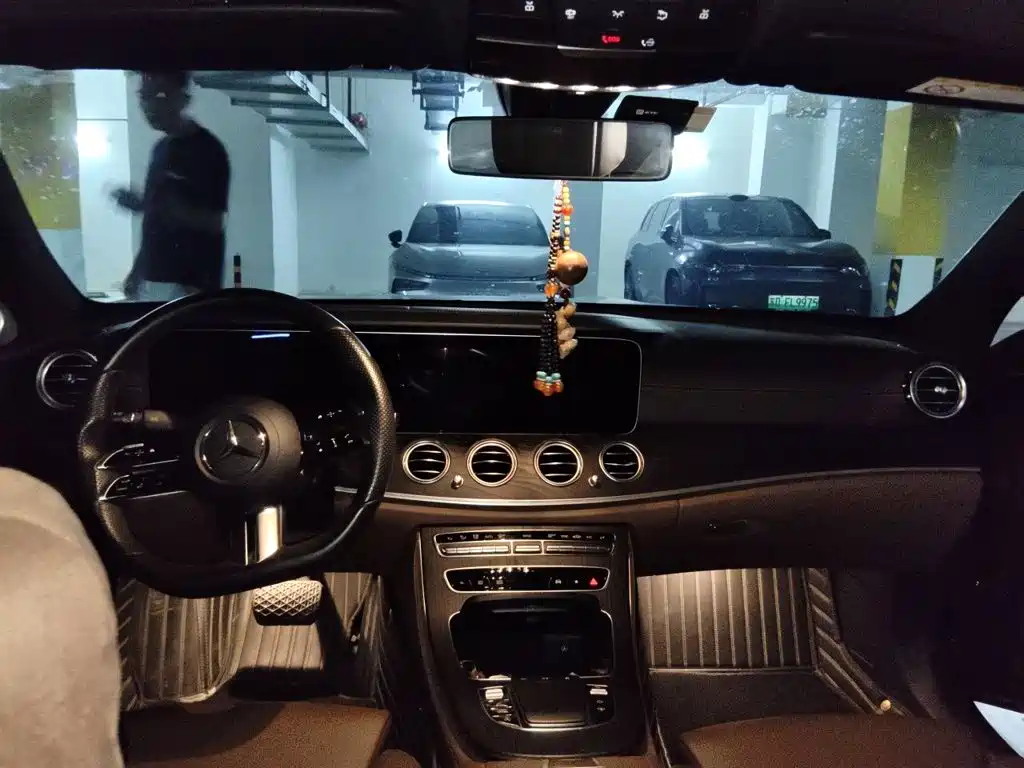 Mercedes-Benz E-Class — миниатюра 9