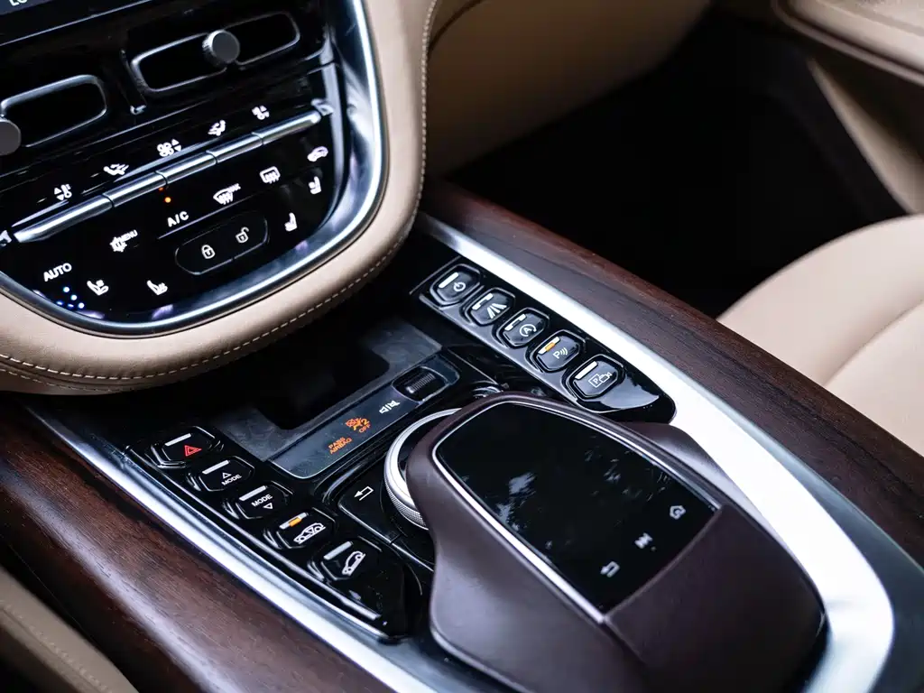Aston Martin DBX — миниатюра 11