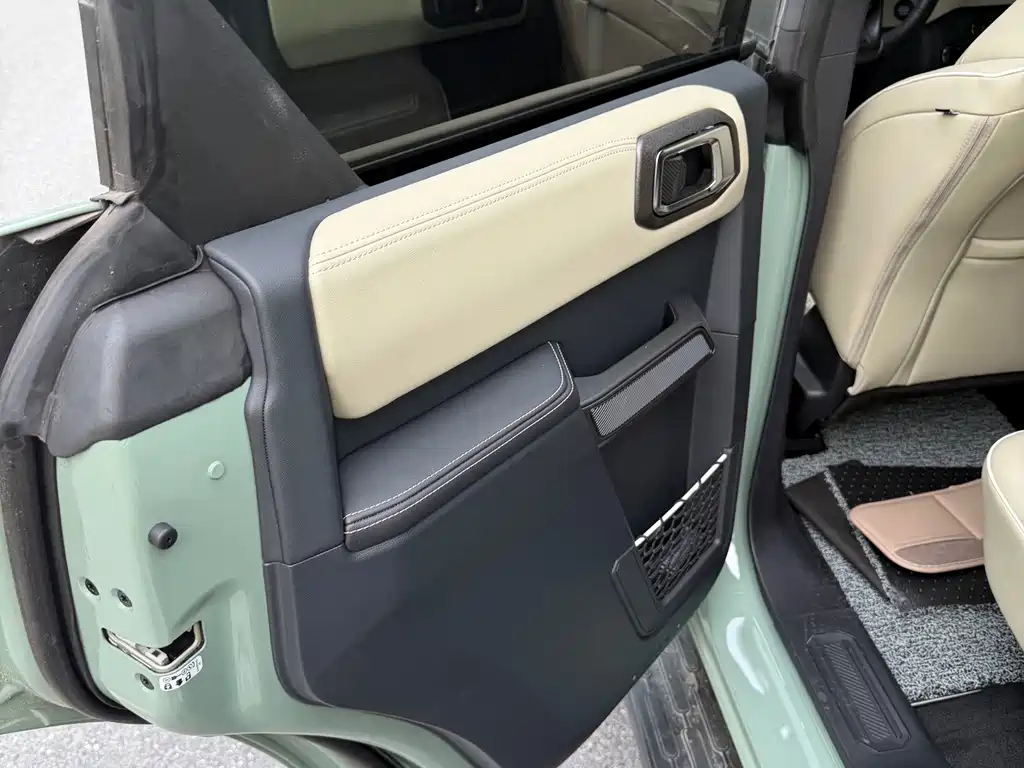 Ford Bronco — миниатюра 7