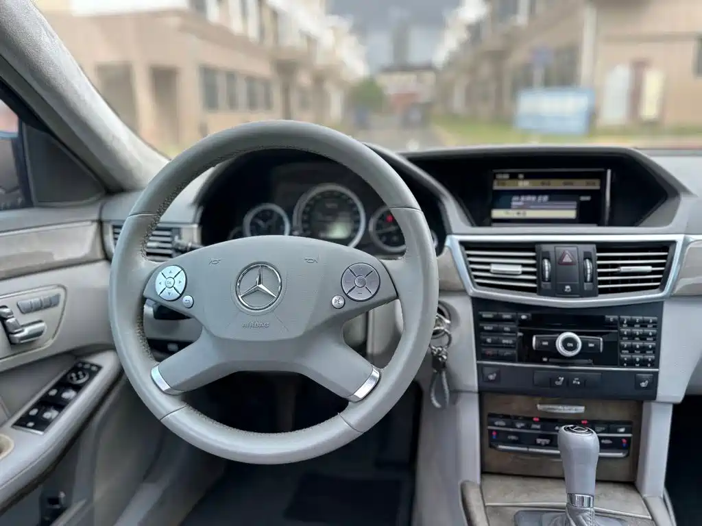 Mercedes-Benz E-Class E 2010 E 200 CGI