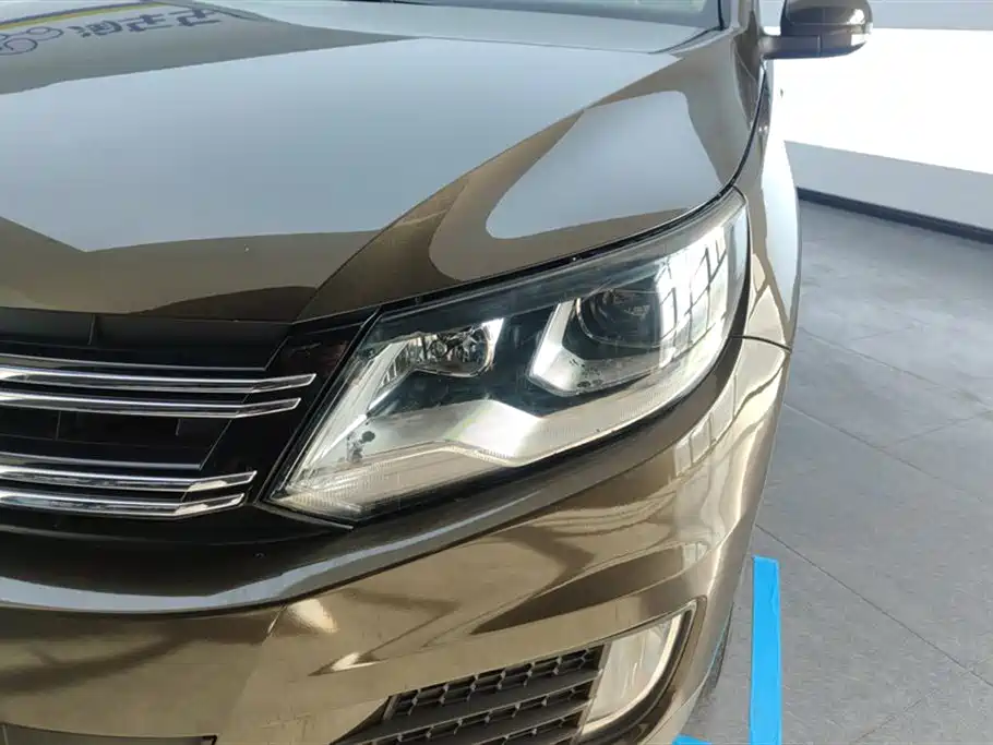 Volkswagen Tiguan 2015 1.8TSI AT