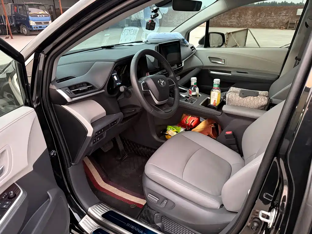 Toyota Sienna 2023 2.5L Luxury