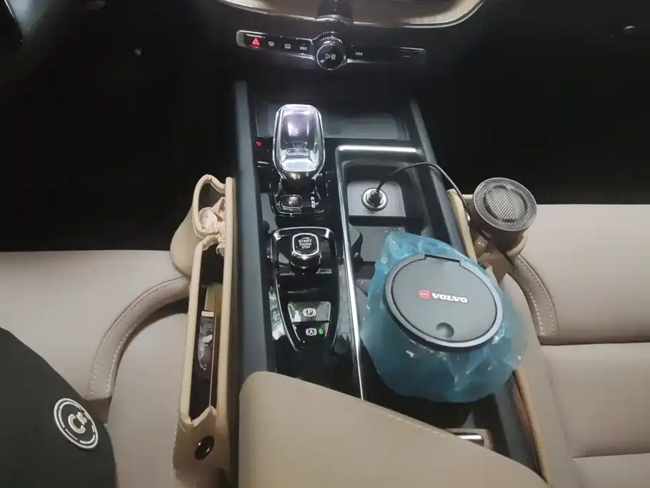 Volvo XC60 PHEV — миниатюра 16