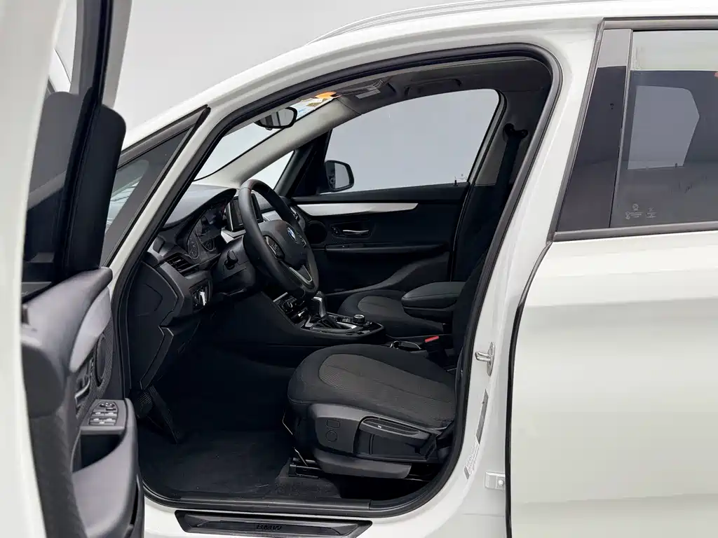 BMW 2 Series Active Tourer — миниатюра 8