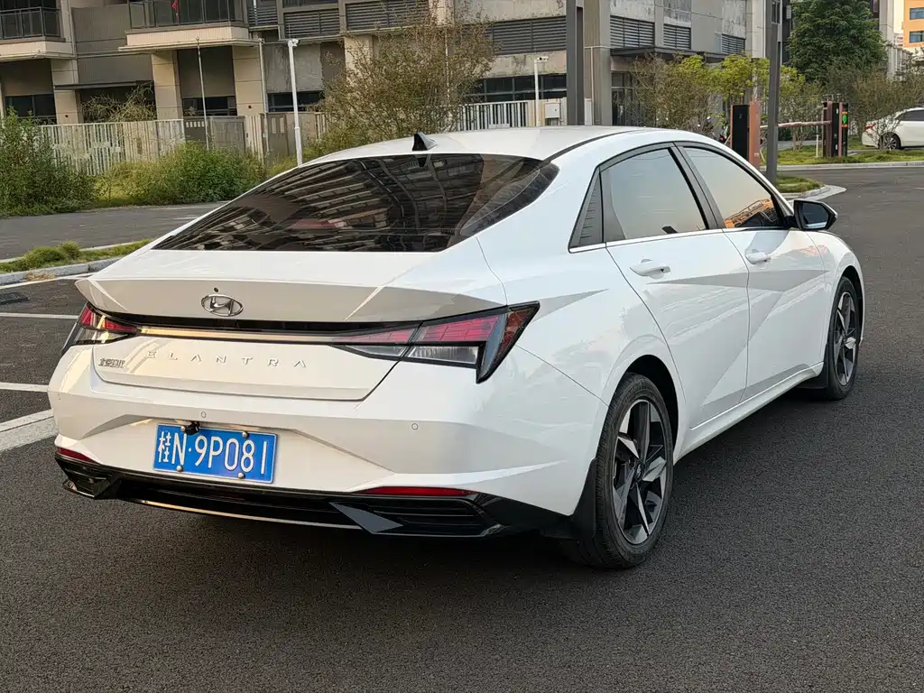 Hyundai Elantra — миниатюра 5