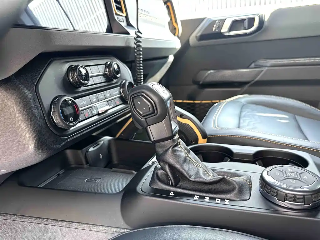 Ford Bronco — миниатюра 5