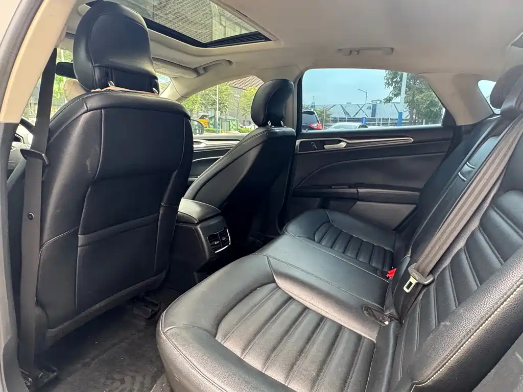 Ford Mondeo — миниатюра 9