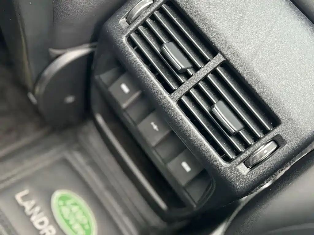 LAND ROVER DISCOVER NEW ENERGY SOURCES FOR SPORTS