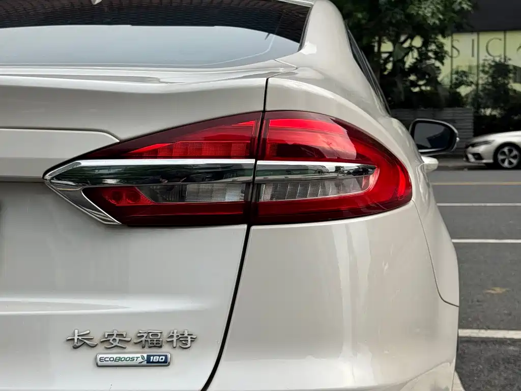 Ford Mondeo — миниатюра 5