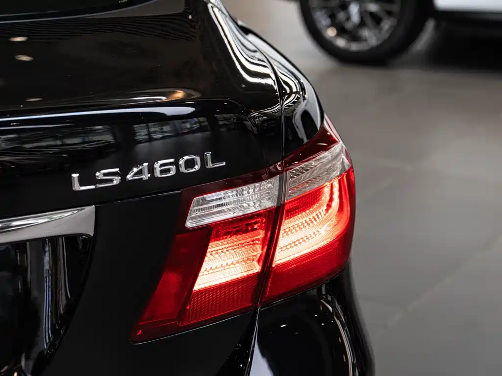 Lexus LS — миниатюра 7