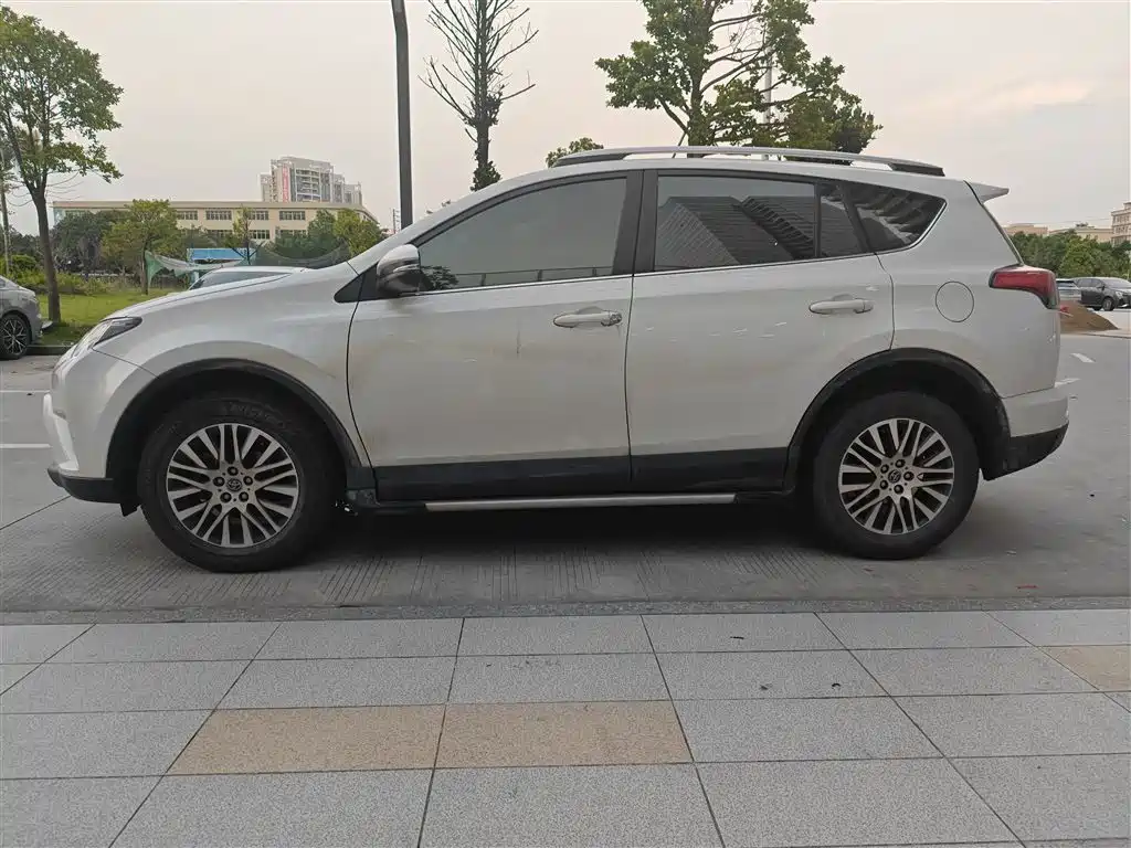 Toyota RAV4 2016 2.0L CVT V