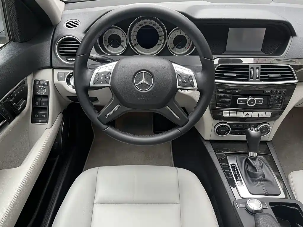 Mercedes-Benz C-Class — миниатюра 14