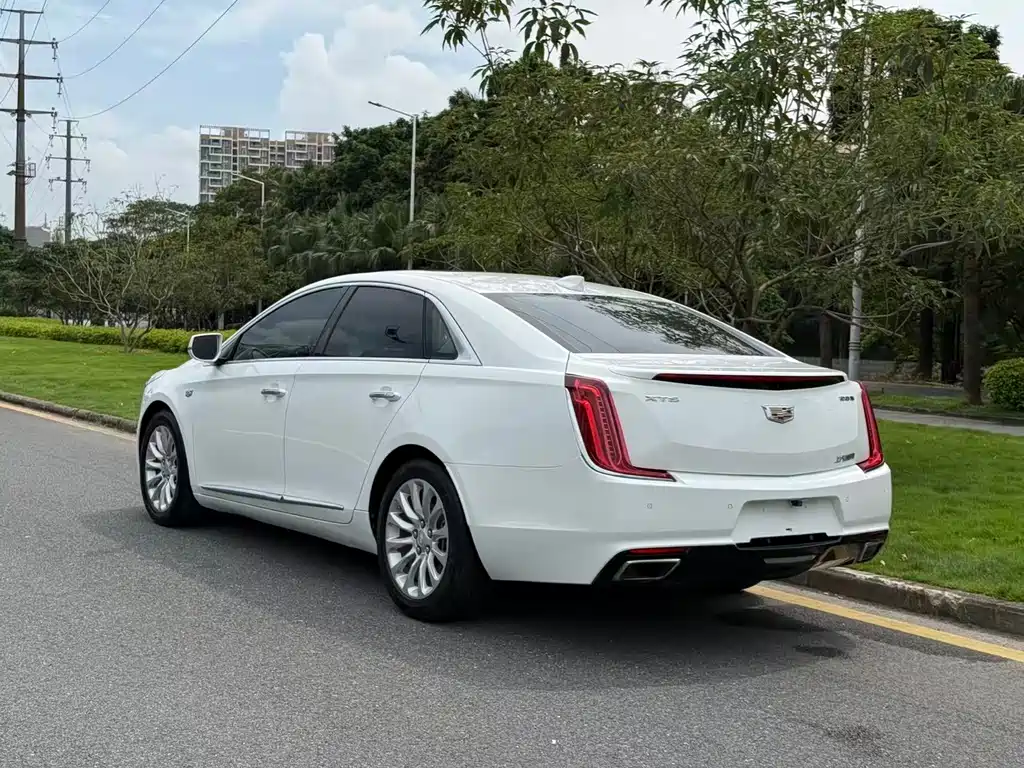 Cadillac XTS 2018 28T