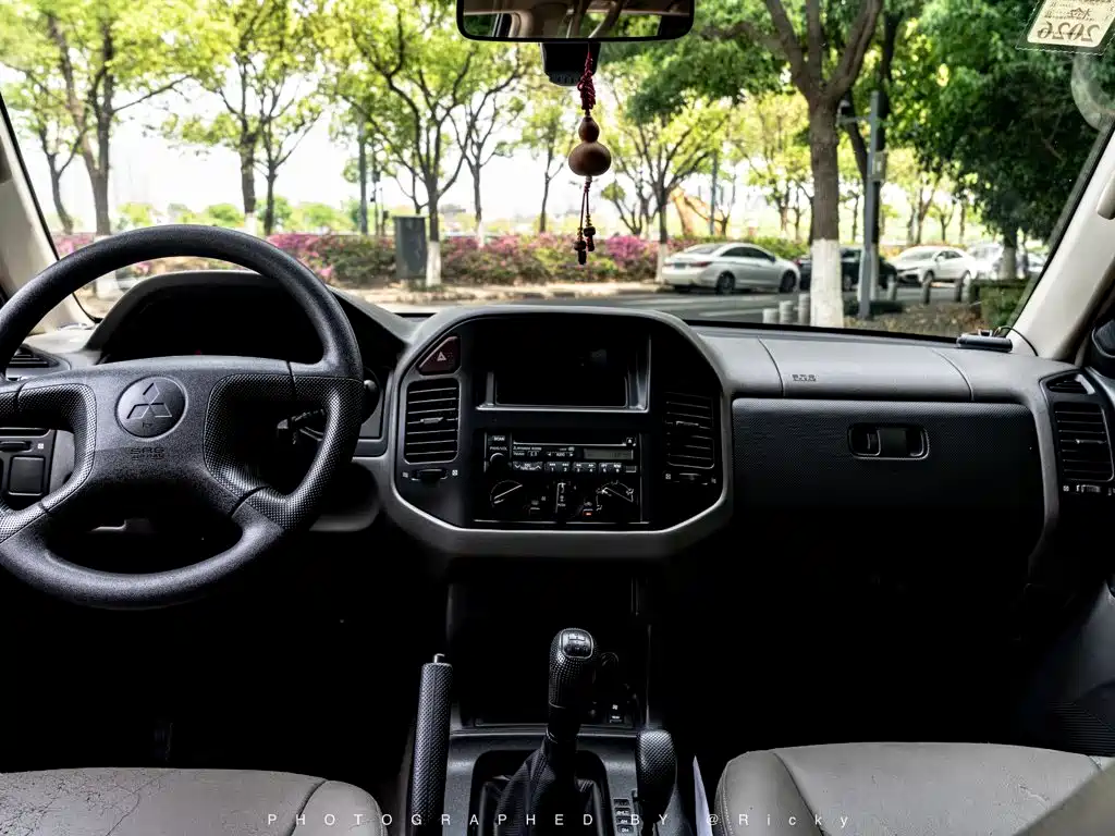 Mitsubishi Pajero — миниатюра 4