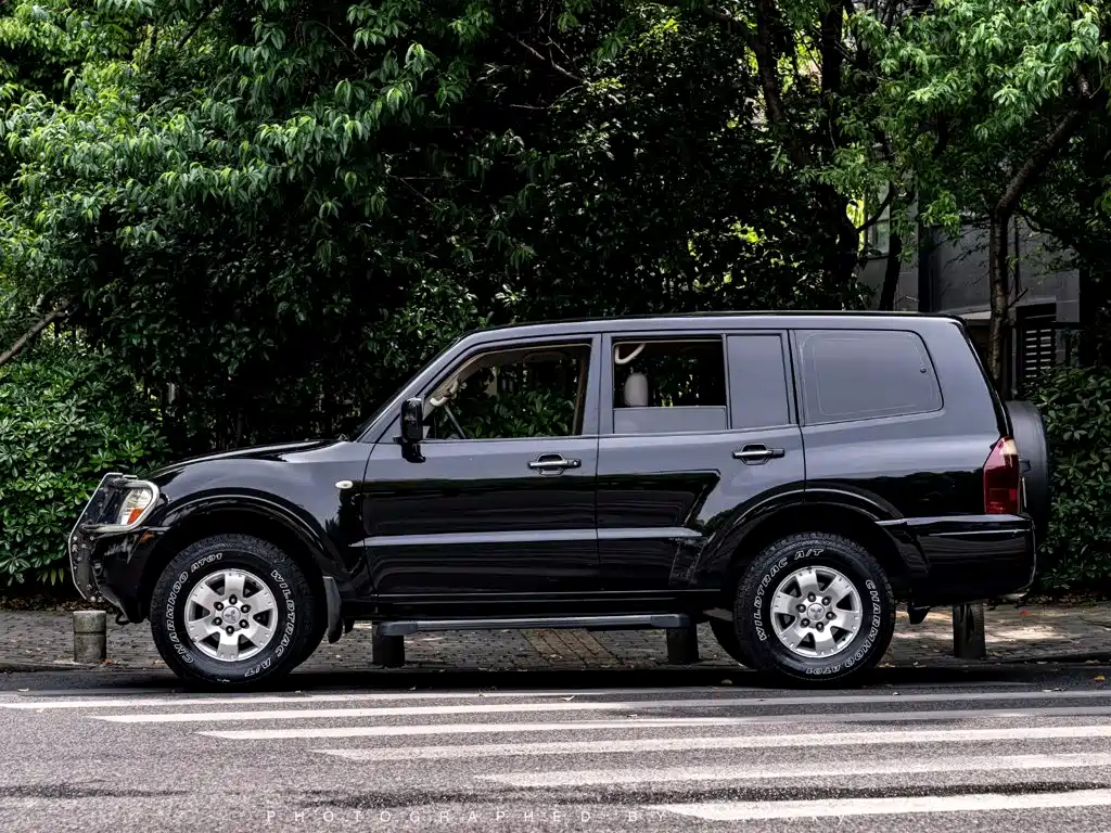 Mitsubishi Pajero — миниатюра 3