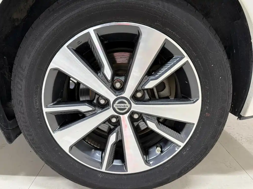 Nissan Bluebird - фото 12