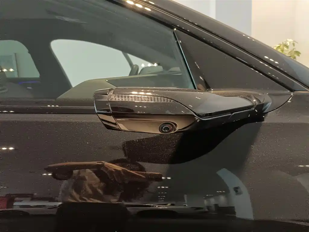 Audi A6L e-tron — миниатюра 11