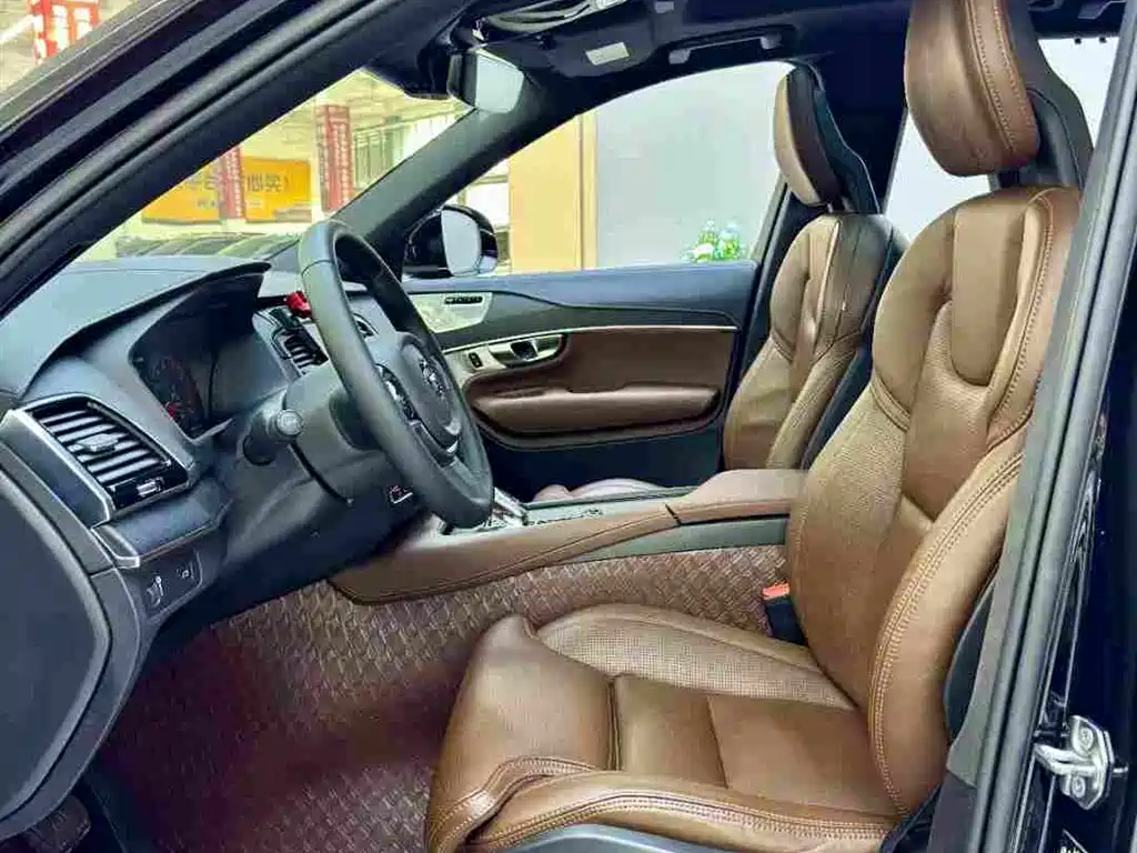 Volvo XC90 2021 B6 Luxury 7 мест