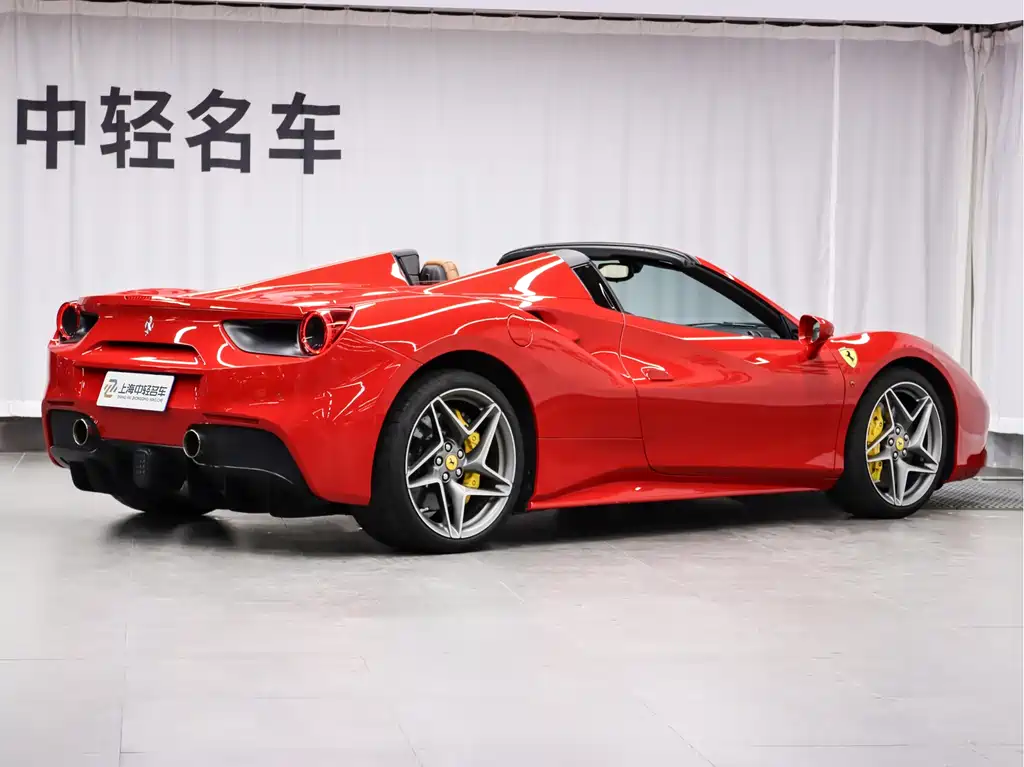 FERRARI 488