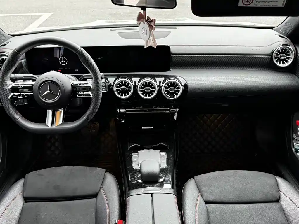 Mercedes-Benz A-Class A 2024 A 200 L Fashion