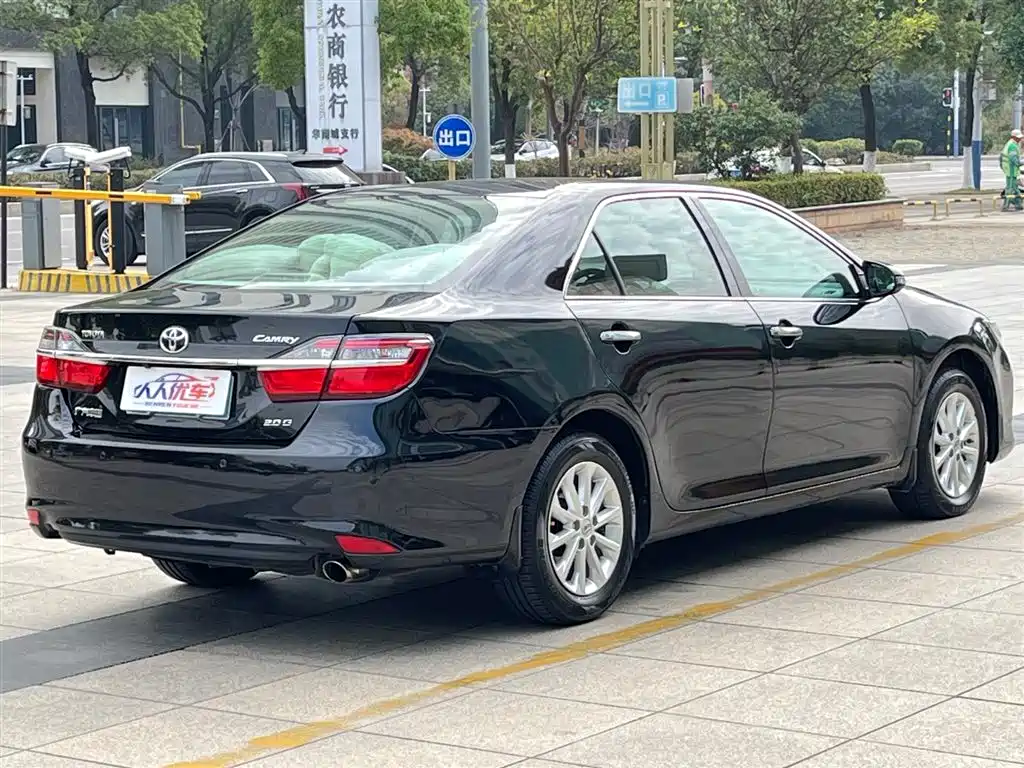 TOYOTA CAMRY