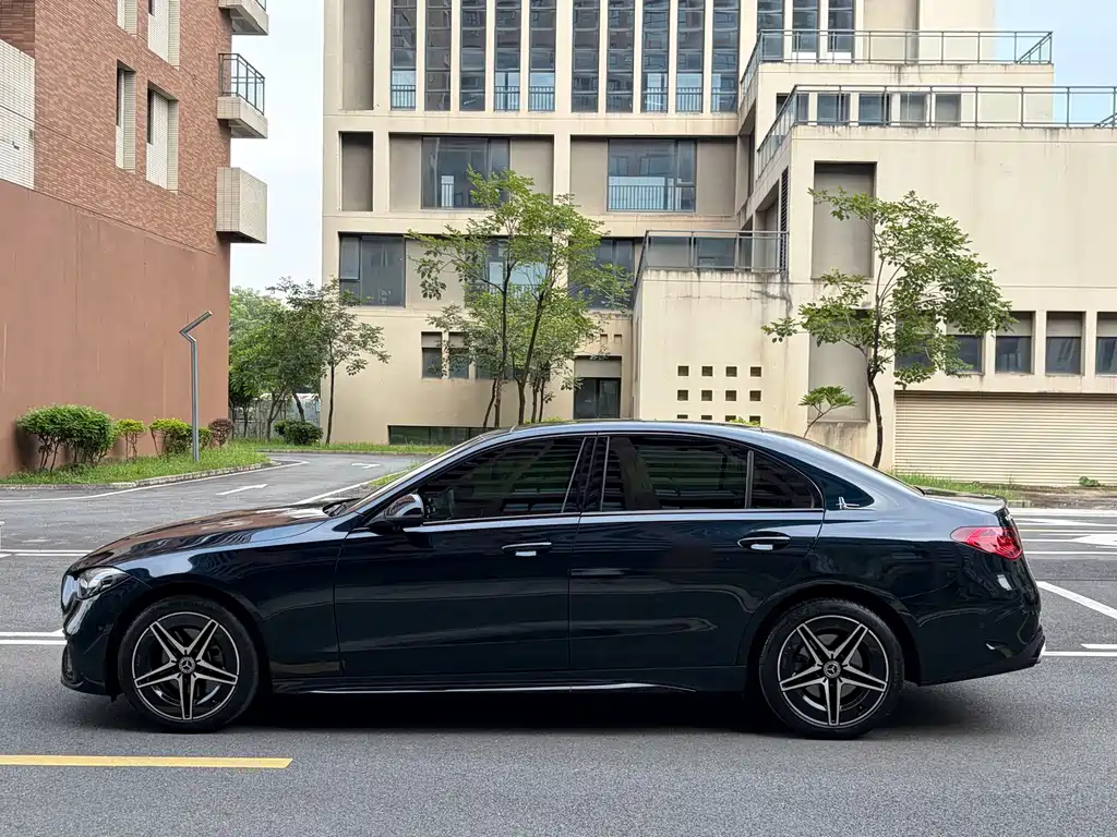 Mercedes-Benz C-Class — миниатюра 10