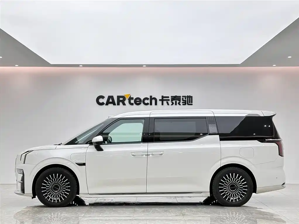 Zeekr 009 2024 мест 108kWh