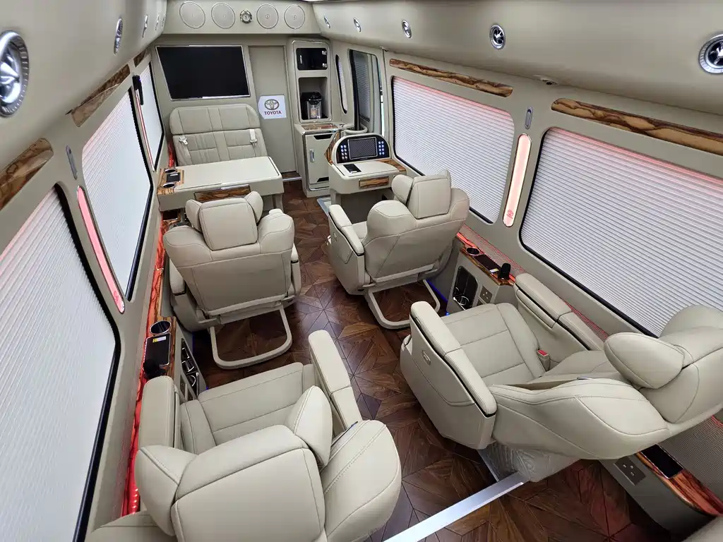 Toyota Coaster — миниатюра 5