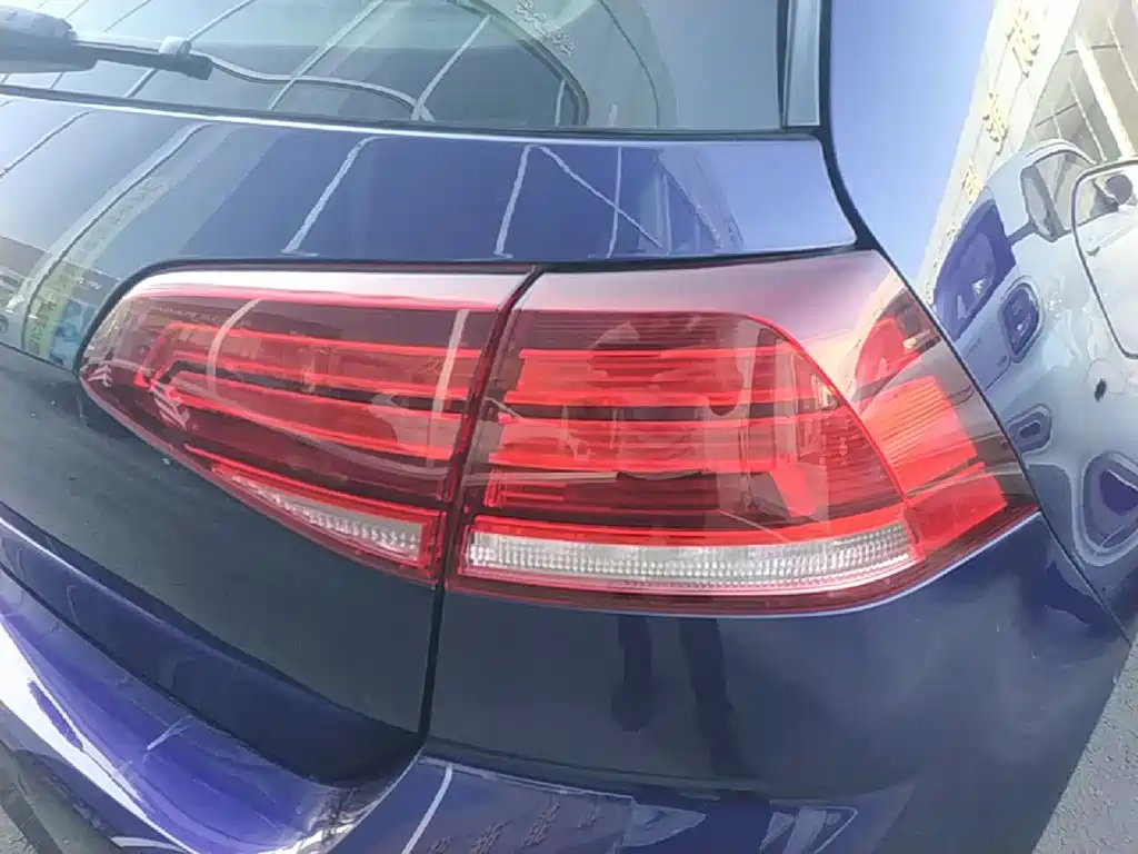 Volkswagen Golf EV — миниатюра 8