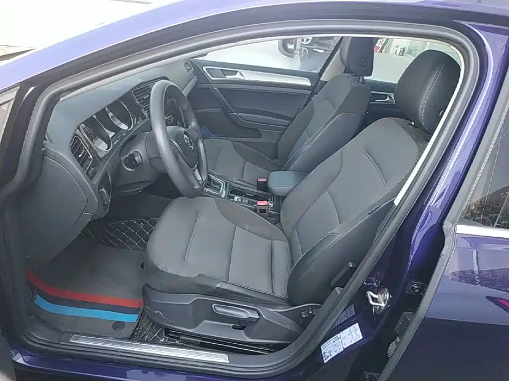 Volkswagen Golf EV — миниатюра 15