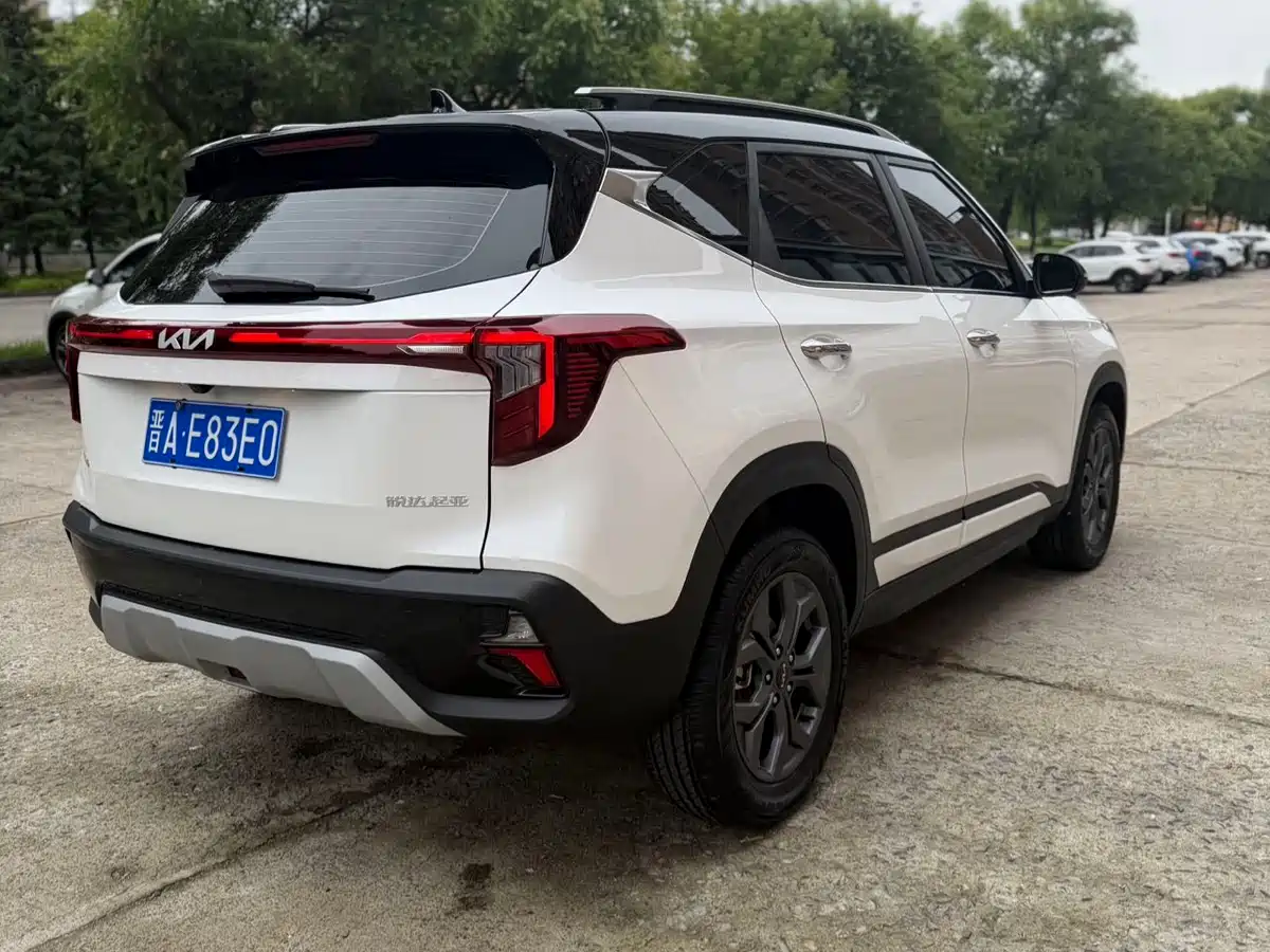 Kia Seltos 2023 Белый из Китая