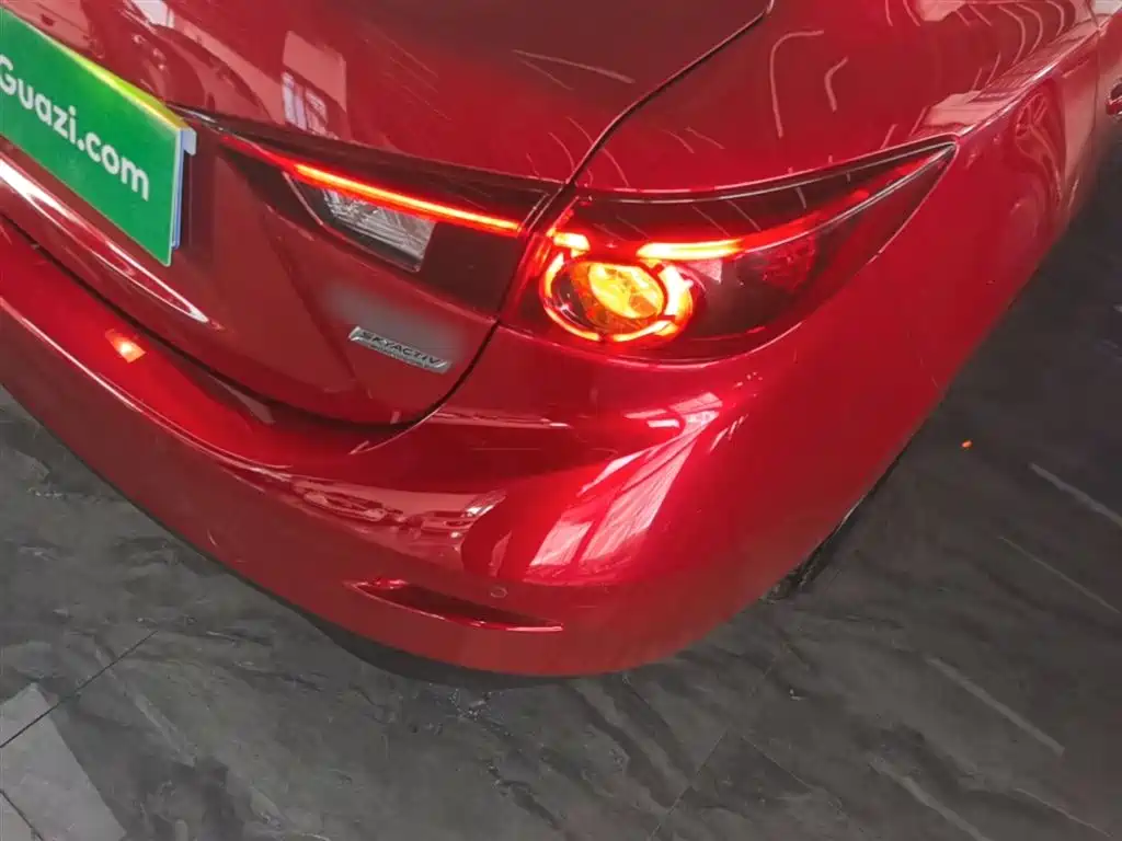 Mazda Mazda3 3 2017 1.5L AT Luxury V