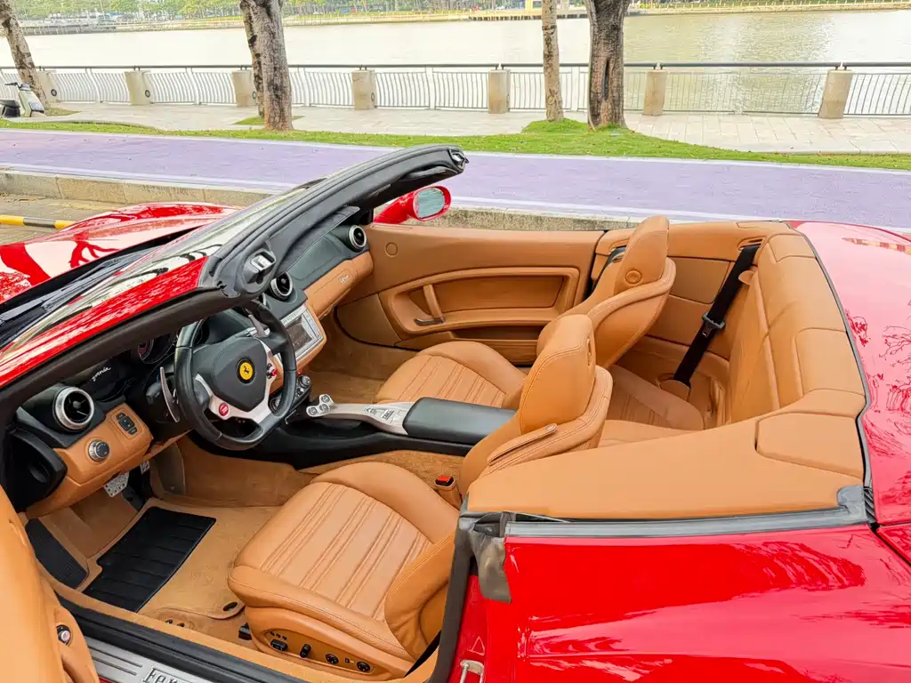 Ferrari California T 2012 4.3L