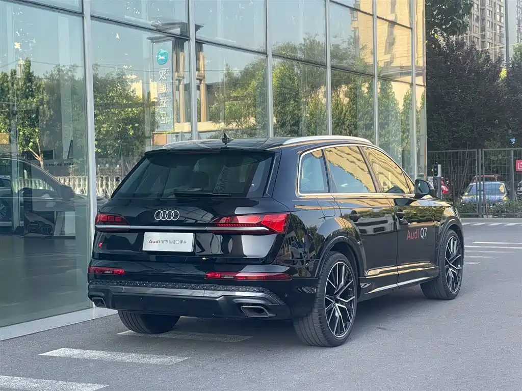 Audi Q7 2025 55 TFSI quattro S line Luxury